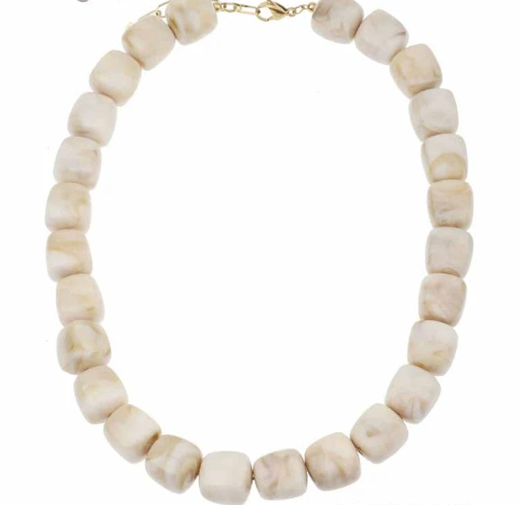 Necklace | Bold beige