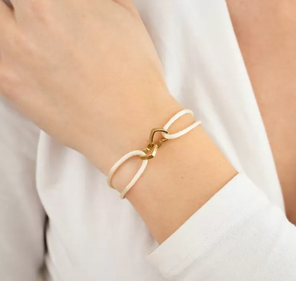 Bracelet | beige satin heart